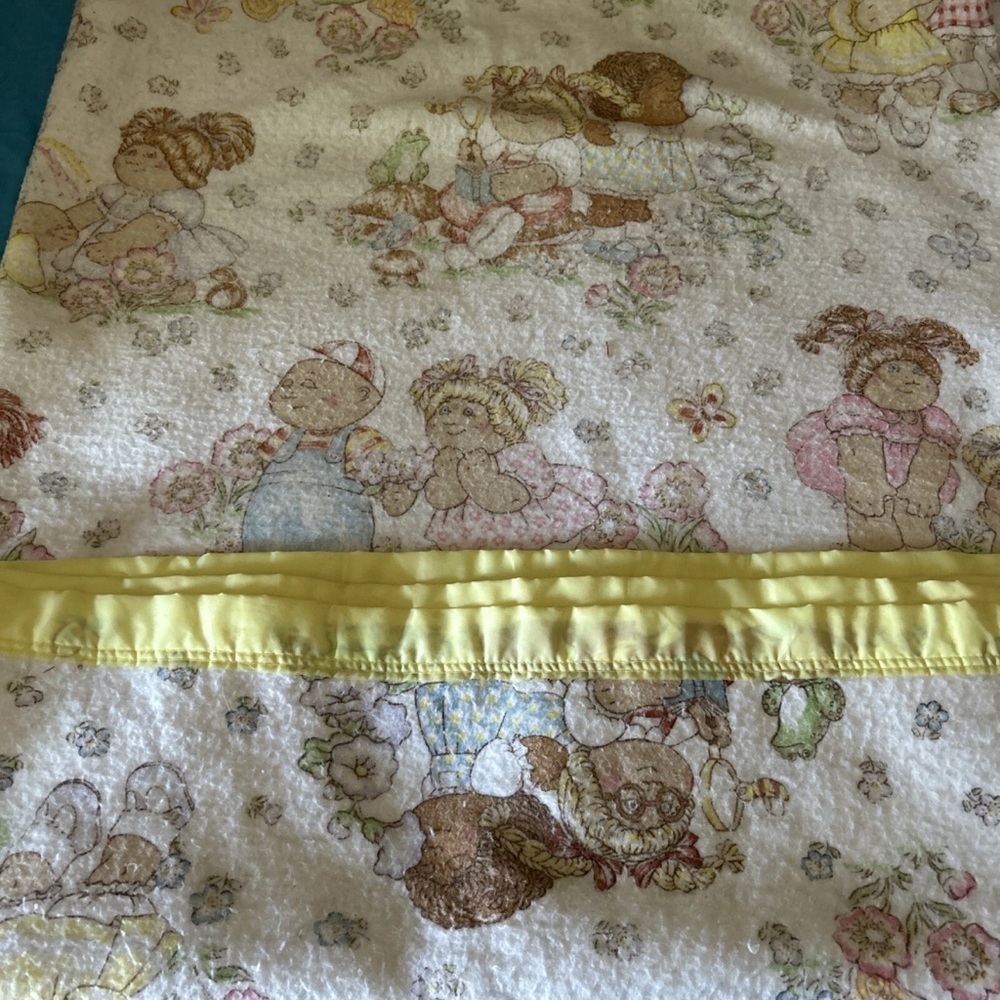 Vintage 80s Collectible Cabbage Patch Kids Fleece Blanket (See Photos)
